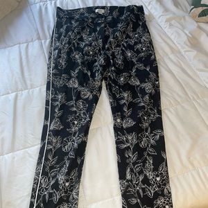 Great pair of pants to dress up any outfit perfect with the black or white heel